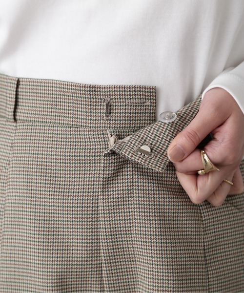 FREE'S MART（フリーズマート）の「［セットアップ対応］ピンタックハイウエストショートパンツ（その他パンツ・レディース・グレー/ホワイト系その他/ベージュ/ブラウン系その他・SMALL/MEDIUM）」の10枚目の写真