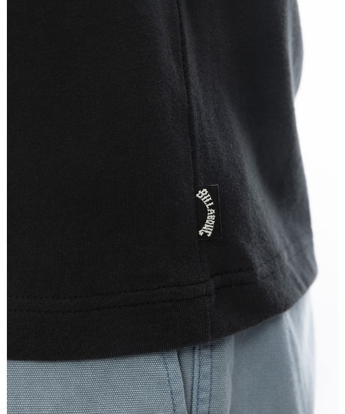 BILLABONG（ビラボン）の「BILLABONG メンズ SLICE LOGO Ｔシャツ 【2024年春夏モデル】/ビラボンY2Kリバイバルロゴ半袖Tシャツ（Tシャツ/カットソー・メンズ・ホワイト/ブラック・MEDIUM/LARGE/X-LARGE）」の7枚目の写真