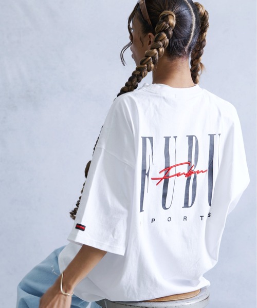FUBU( フブ)の「FUBU フブ ブランド ロゴ クラシック 筆記体 バッグロゴ 3D刺繍 アメカジ 半袖 Tシャツ ティーシャツ(Tシャツ/カットソー・メンズ・ブラック/アッシュグレー/グリーン/ホワイト・XL/L/M/XXL)」の1枚目の写真