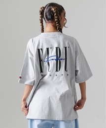 FUBU（ フブ）の「FUBU フブ ブランド ロゴ クラシック 筆記体 バッグロゴ 3D刺繍 アメカジ 半袖 Tシャツ ティーシャツ（Tシャツ/カットソー）」