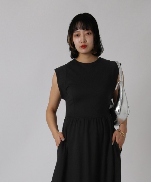 ketty cherie（ケティシェリー）の「デザインスリーブカットワンピース≪洗濯機で洗える≫（ワンピース・レディース・ブラック・M）」の4枚目の写真