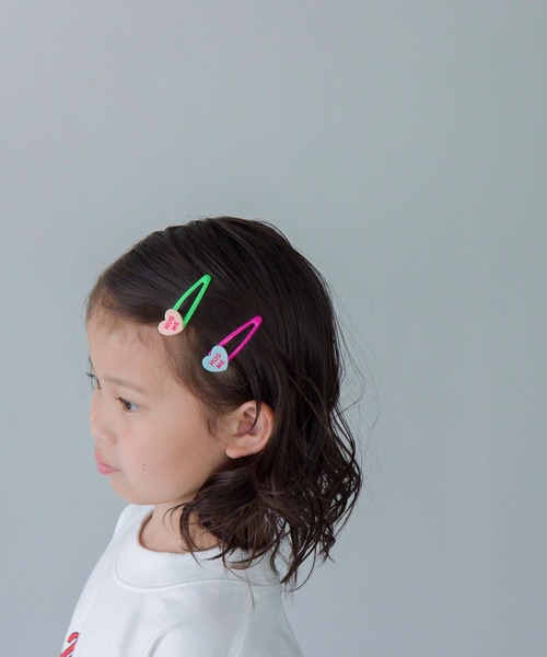 LOWRYS FARM（ローリーズファーム）の「ハート２Ｐヘアピン　122491（ヘアピン・キッズ・パープル/ピンク/ブルー/オレンジ/ライトブルー/パープル系・FREE）」の2枚目の写真