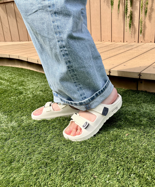 abahouse mavie(アバハウスマヴィ)の「MEIダブルテープサンダル(サンダル・レディース・ブラック/オフホワイト・38/40)」の3枚目の写真