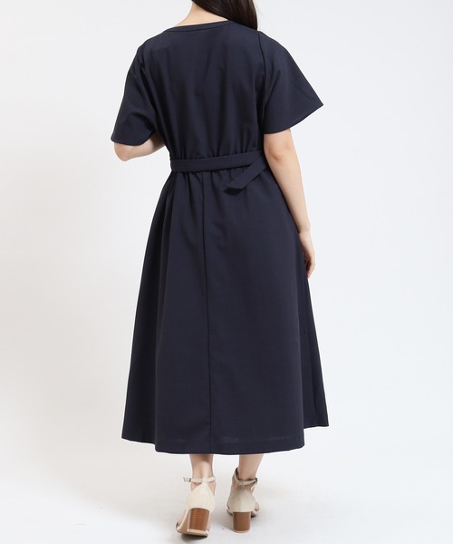 TRUDEA（トルディア）の「ドライタッチスキッパーワンピース（ワンピース・レディース・チャコールグレー/ベージュ/ネイビー・MEDIUM/LARGE）」の20枚目の写真