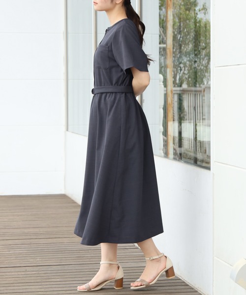 TRUDEA（トルディア）の「ドライタッチスキッパーワンピース（ワンピース・レディース・チャコールグレー/ベージュ/ネイビー・MEDIUM/LARGE）」の13枚目の写真