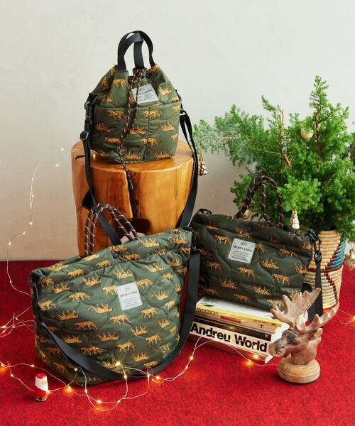 KiU（キウ）の「KiU×FREAK'S STORE/キウ×フリークスストア 別注PADDED TOTE MINI BAG パデット トート ミニ バッグ（ショルダーバッグ・レディース・レオパード/ベージュ/ダークグレー/ブラック・ONE SIZE）」の7枚目の写真