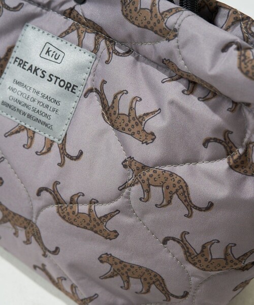 KiU（キウ）の「KiU×FREAK'S STORE/キウ×フリークスストア 別注PADDED TOTE MINI BAG パデット トート ミニ バッグ（ショルダーバッグ・レディース・レオパード/ベージュ/ダークグレー/ブラック・ONE SIZE）」の10枚目の写真