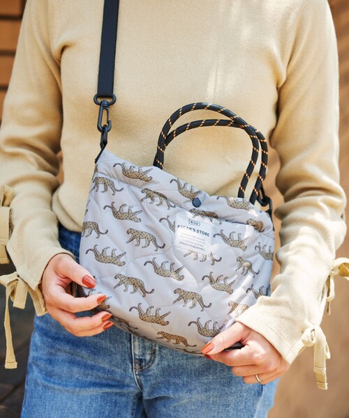 KiU（キウ）の「KiU×FREAK'S STORE/キウ×フリークスストア 別注PADDED TOTE MINI BAG パデット トート ミニ バッグ（ショルダーバッグ・レディース・レオパード/ベージュ/ダークグレー/ブラック・ONE SIZE）」の11枚目の写真
