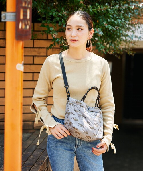 KiU（キウ）の「KiU×FREAK'S STORE/キウ×フリークスストア 別注PADDED TOTE MINI BAG パデット トート ミニ バッグ（ショルダーバッグ・レディース・レオパード/ベージュ/ダークグレー/ブラック・ONE SIZE）」の13枚目の写真