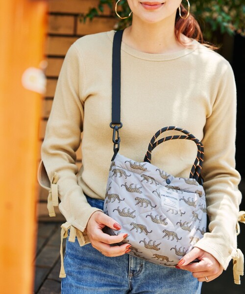 KiU（キウ）の「KiU×FREAK'S STORE/キウ×フリークスストア 別注PADDED TOTE MINI BAG パデット トート ミニ バッグ（ショルダーバッグ・レディース・レオパード/ベージュ/ダークグレー/ブラック・ONE SIZE）」の14枚目の写真