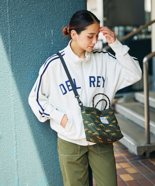 KiU（キウ）の「KiU×FREAK'S STORE/キウ×フリークスストア 別注PADDED TOTE MINI BAG パデット トート ミニ バッグ（ショルダーバッグ・レディース・レオパード/ベージュ/ダークグレー/ブラック・ONE SIZE）」の22枚目の写真