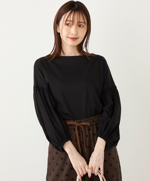 SHIPS Colors(シップス カラーズ)の「SHIPS Colors:〈洗濯機可能〉シルケットスムース ボリュームスリーブ トップス◇(Tシャツ/カットソー・レディース・オフホワイト/ブラック/ブラウン・ONE SIZE)」の1枚目の写真