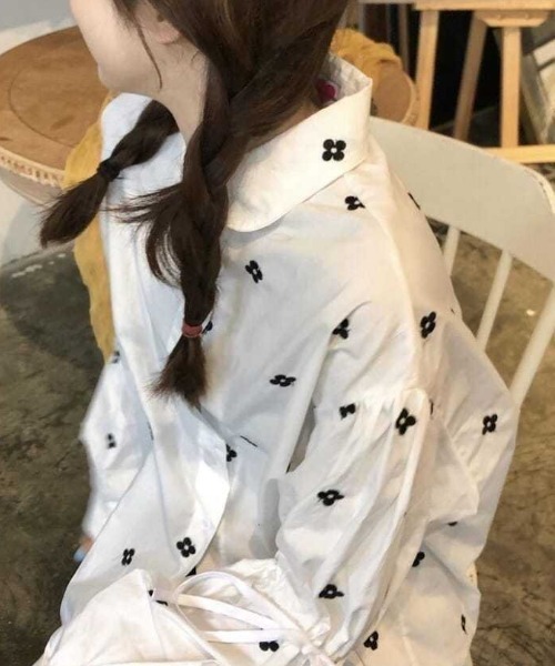 Achic(アシック)の「Flowerリブリボンシャツ(シャツ/ブラウス・レディース・ホワイト・M)」の6枚目の写真