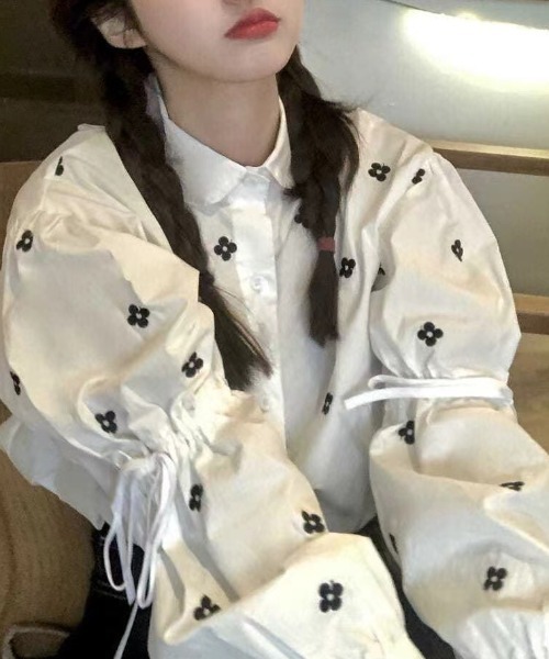 Achic(アシック)の「Flowerリブリボンシャツ(シャツ/ブラウス・レディース・ホワイト・M)」の9枚目の写真