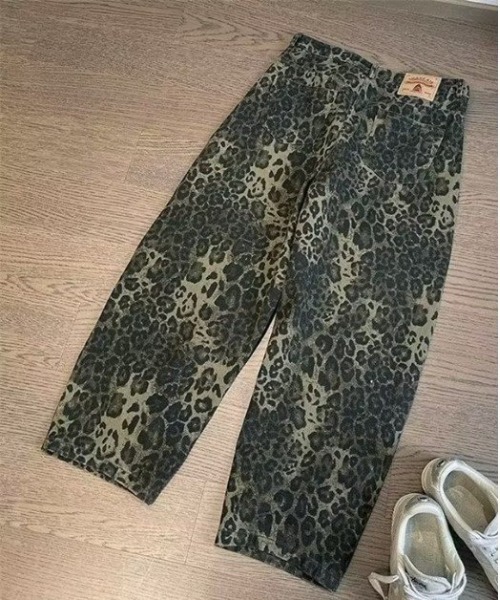 COMON+(コモンプラス)の「ワイドシルエットヒョウ柄コットンパンツ(デニムパンツ・メンズ・レオパード・L/XL/XXL)」の8枚目の写真