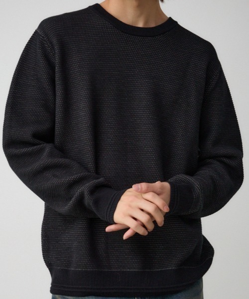AZUL by moussy(アズールバイマウジー)の「ハニカムベーシッククルーネックニット(ニット/セーター・メンズ・ブラック/グレー/ホワイト・MEDIUM/LARGE)」の2枚目の写真