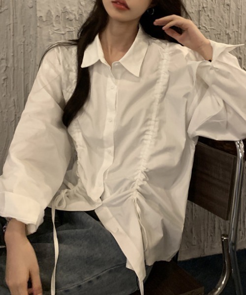 Vipoa（ヴィポア）の「シャーリングデザインシャツ（シャツ/ブラウス・レディース・ホワイト・FREE）」の3枚目の写真