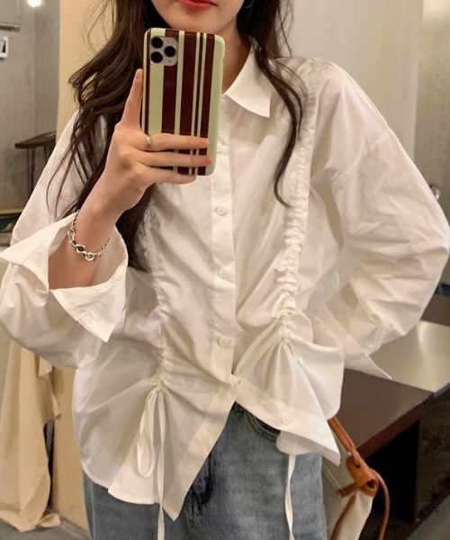 Vipoa（ヴィポア）の「シャーリングデザインシャツ（シャツ/ブラウス・レディース・ホワイト・FREE）」の4枚目の写真