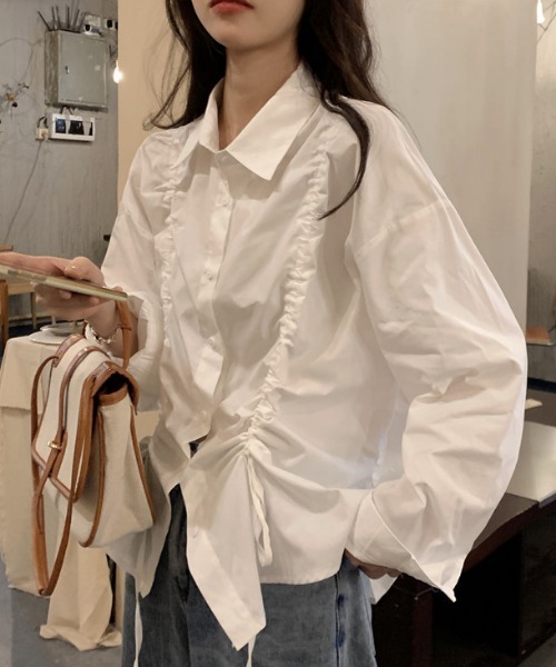 Vipoa（ヴィポア）の「シャーリングデザインシャツ（シャツ/ブラウス・レディース・ホワイト・FREE）」の6枚目の写真