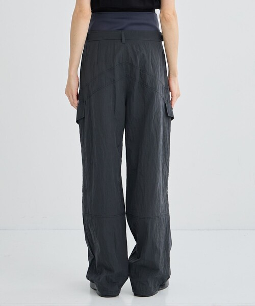 IHNN（イン）の「【IHNN/イン】LAYERD NYLON PANTS/レイヤードナイロンパンツ（その他パンツ・レディース・ブラック・36/38）」の2枚目の写真