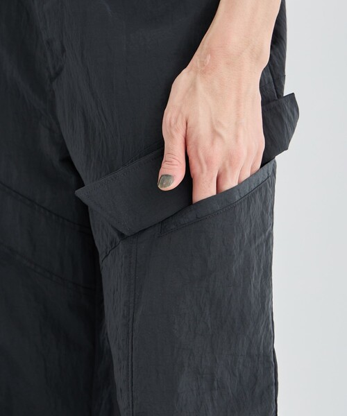 IHNN（イン）の「【IHNN/イン】LAYERD NYLON PANTS/レイヤードナイロンパンツ（その他パンツ・レディース・ブラック・36/38）」の11枚目の写真