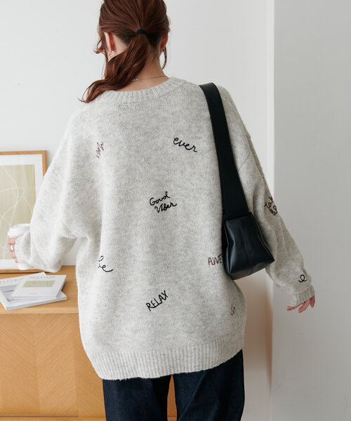 【ユニセックス】総柄刺繍ニット