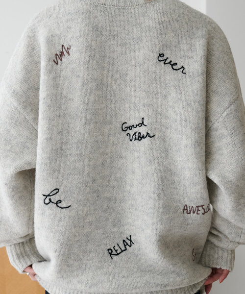 【ユニセックス】総柄刺繍ニット