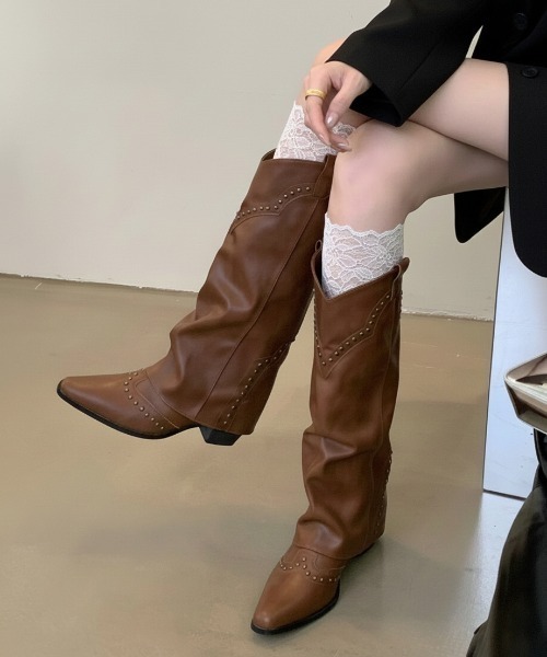 lilful（リルフル）の「スタッズアクセント ルーズウエスタンロングブーツ（ブーツ・レディース・ブラック/ブラウン/ダークブラウン・L/M）」の3枚目の写真