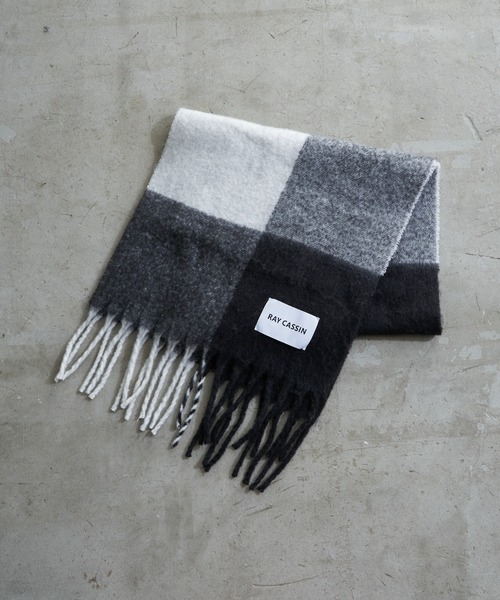RAY CASSIN(レイカズン)の「チェック柄大判マフラー(マフラー・レディース・ブルー系その他2/ホワイト系その他2/ピンク系その他2/オレンジ系その他2・FREE)」の5枚目の写真