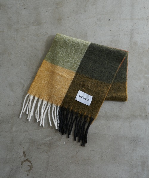 RAY CASSIN(レイカズン)の「チェック柄大判マフラー(マフラー・レディース・ブルー系その他2/ホワイト系その他2/ピンク系その他2/オレンジ系その他2・FREE)」の9枚目の写真