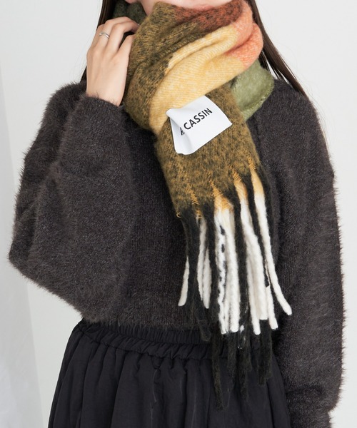 RAY CASSIN(レイカズン)の「チェック柄大判マフラー(マフラー・レディース・ブルー系その他2/ホワイト系その他2/ピンク系その他2/オレンジ系その他2・FREE)」の10枚目の写真