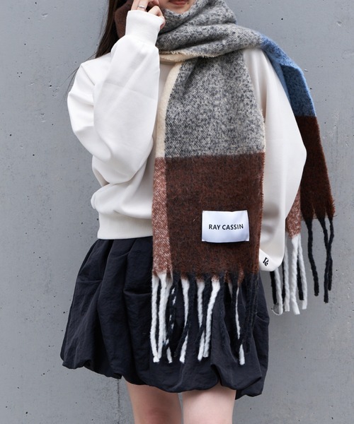 RAY CASSIN(レイカズン)の「チェック柄大判マフラー(マフラー・レディース・ブルー系その他2/ホワイト系その他2/ピンク系その他2/オレンジ系その他2・FREE)」の14枚目の写真