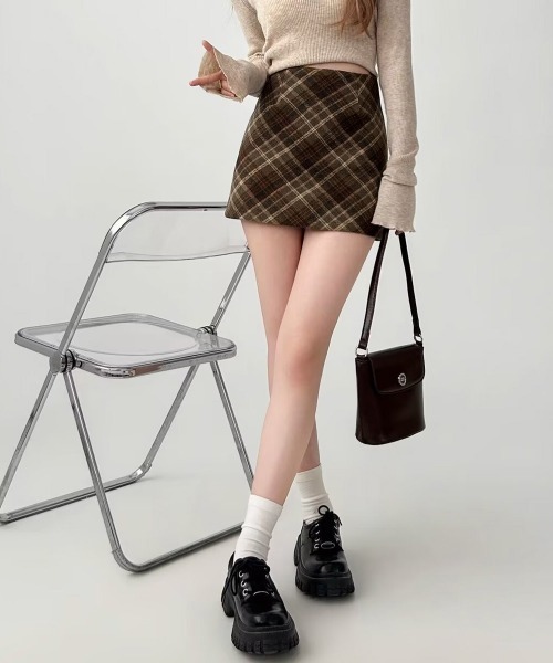 Miniministore(ミニミニストア)の「レトロチェック柄ミニスカートハイウエスト(スカート・レディース・ブラウン/ネイビー・S/L/M)」の15枚目の写真