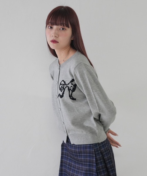 Uenui(ウニュイ)の「【 cunii 】ワンポイント リボン シンプル パール カーディガン(カーディガン/ボレロ・レディース・グレー/ベージュ/ピンク/ブラック・FREE)」の3枚目の写真