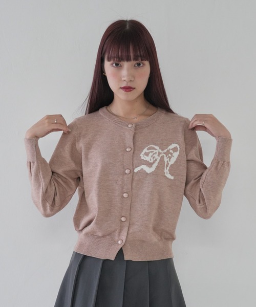 Uenui(ウニュイ)の「【 cunii 】ワンポイント リボン シンプル パール カーディガン(カーディガン/ボレロ・レディース・グレー/ベージュ/ピンク/ブラック・FREE)」の4枚目の写真