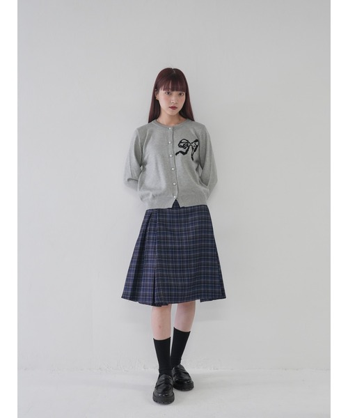 Uenui(ウニュイ)の「【 cunii 】ワンポイント リボン シンプル パール カーディガン(カーディガン/ボレロ・レディース・グレー/ベージュ/ピンク/ブラック・FREE)」の5枚目の写真