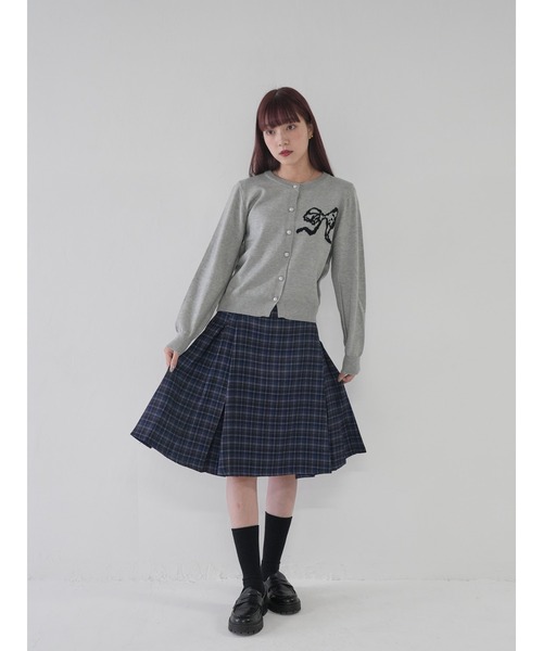 Uenui(ウニュイ)の「【 cunii 】ワンポイント リボン シンプル パール カーディガン(カーディガン/ボレロ・レディース・グレー/ベージュ/ピンク/ブラック・FREE)」の8枚目の写真
