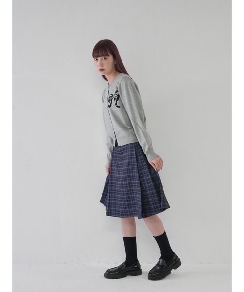 Uenui(ウニュイ)の「【 cunii 】ワンポイント リボン シンプル パール カーディガン(カーディガン/ボレロ・レディース・グレー/ベージュ/ピンク/ブラック・FREE)」の14枚目の写真
