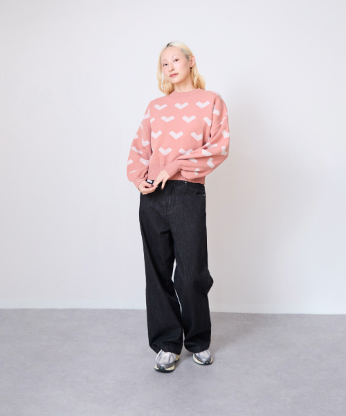 LUKU nari(ルクナーリ)の「ハート柄ニットプルオーバー(ニット/セーター・レディース・グレイッシュベージュ/ネイビー/ピンク・F)」の10枚目の写真