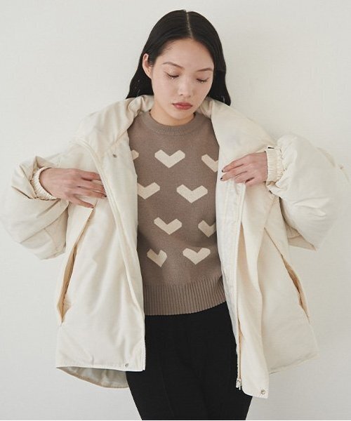 LUKU nari(ルクナーリ)の「ハート柄ニットプルオーバー(ニット/セーター・レディース・グレイッシュベージュ/ネイビー/ピンク・F)」の22枚目の写真