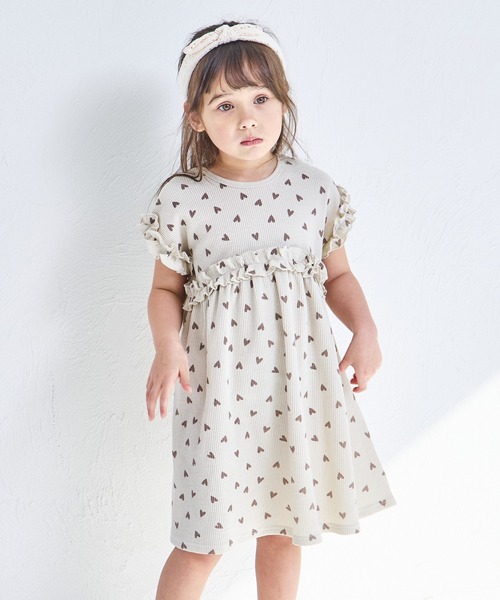 pairmanon（ペアマノン）の「【リンクコーデ】【ふんわりワッフル】フリル ガールズワンピース（ワンピース・キッズ・ベージュ系その他/モカ/グリーン系その他/ブラック系その他・100/140/120/110/130/150/90）」の3枚目の写真