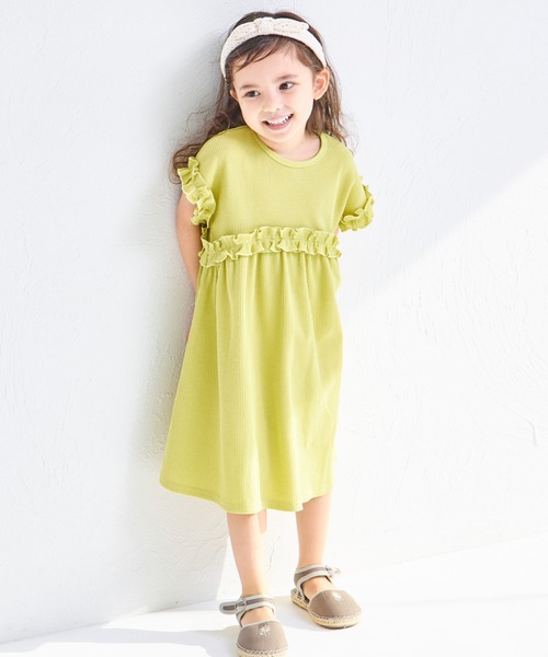 pairmanon（ペアマノン）の「【リンクコーデ】【ふんわりワッフル】フリル ガールズワンピース（ワンピース・キッズ・ベージュ系その他/モカ/グリーン系その他/ブラック系その他・100/140/120/110/130/150/90）」の4枚目の写真