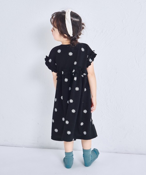 pairmanon（ペアマノン）の「【リンクコーデ】【ふんわりワッフル】フリル ガールズワンピース（ワンピース・キッズ・ベージュ系その他/モカ/グリーン系その他/ブラック系その他・100/140/120/110/130/150/90）」の6枚目の写真