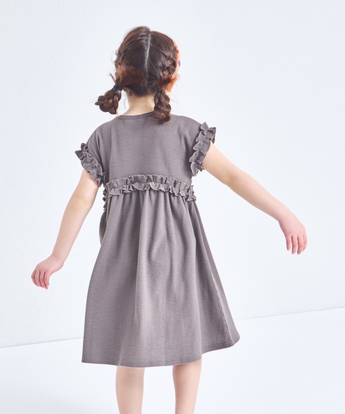 pairmanon（ペアマノン）の「【リンクコーデ】【ふんわりワッフル】フリル ガールズワンピース（ワンピース・キッズ・ベージュ系その他/モカ/グリーン系その他/ブラック系その他・100/140/120/110/130/150/90）」の10枚目の写真