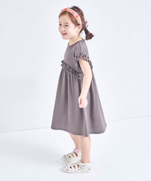 pairmanon（ペアマノン）の「【リンクコーデ】【ふんわりワッフル】フリル ガールズワンピース（ワンピース・キッズ・ベージュ系その他/モカ/グリーン系その他/ブラック系その他・100/140/120/110/130/150/90）」の11枚目の写真