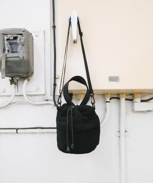EKAL（エカル）の「TINY GARDEN PRODUCTS　ストロール2WAYボアバッグ（ショルダーバッグ・レディース・ホワイト系その他/ブラック・ONE）」の2枚目の写真