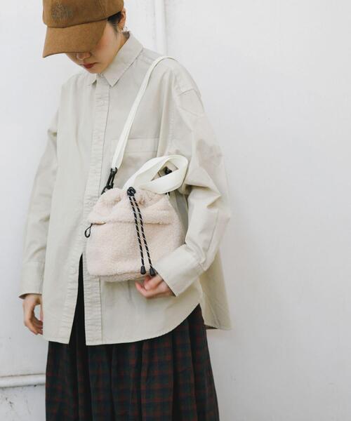 EKAL（エカル）の「TINY GARDEN PRODUCTS　ストロール2WAYボアバッグ（ショルダーバッグ・レディース・ホワイト系その他/ブラック・ONE）」の3枚目の写真