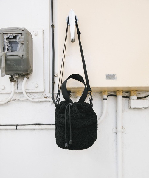 EKAL（エカル）の「TINY GARDEN PRODUCTS　ストロール2WAYボアバッグ（ショルダーバッグ・レディース・ホワイト系その他/ブラック・ONE）」の2枚目の写真