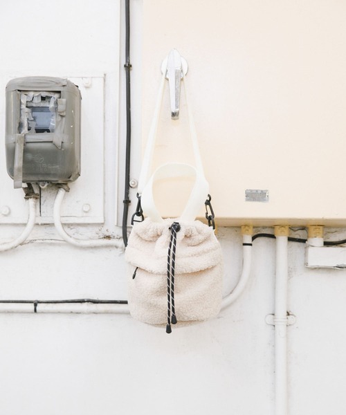 EKAL（エカル）の「TINY GARDEN PRODUCTS　ストロール2WAYボアバッグ（ショルダーバッグ・レディース・ホワイト系その他/ブラック・ONE）」の3枚目の写真