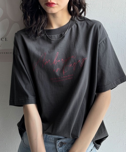 classicalelf(クラシカルエルフ)の「大人カジュアルに映える。綿100%胸元筆記体ロゴなめらかシルケット風Tシャツ(半袖)(Tシャツ/カットソー・レディース・ブラウン/ブルーグレー/オートミール/チャコール/オフホワイト・X-LARGE/SMALL/MEDIUM/LARGE)」の4枚目の写真